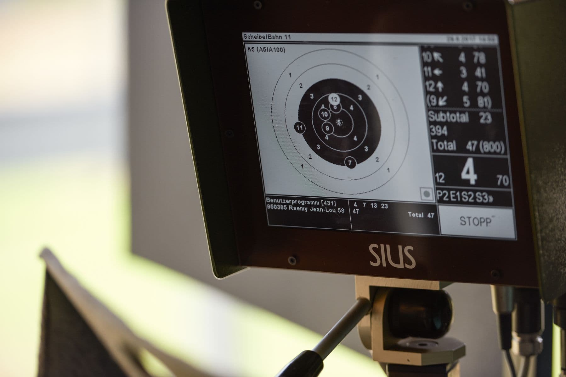 Elektronische Trefferanzeige, ebenfalls SIUS Ascor. Diese neuere Anzeige ist seit den 90ern mehr oder weniger unverändert und die häufigste anzutreffende Darstellung. Der Schuss wird visuell dargestellt und man hat das ganze Programm im Auge